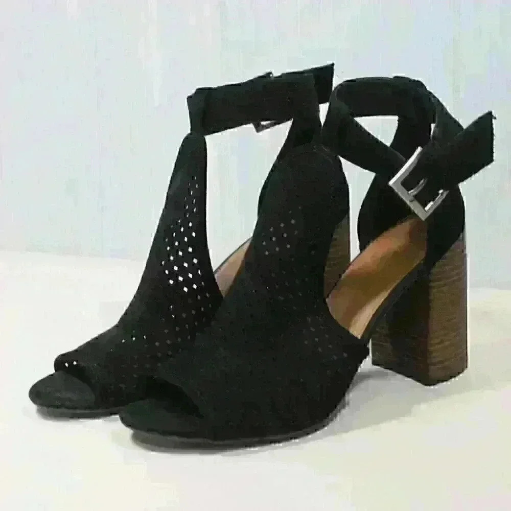 Universal Thread Black Shoe‎